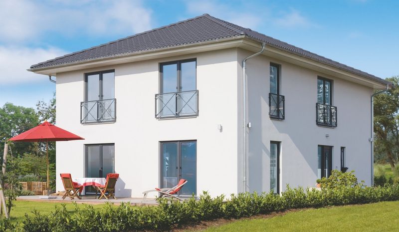 Landvilla-Glück. Entspannt ins exklusive Eigenheim starten: KfW-Villa direkt mietkaufen